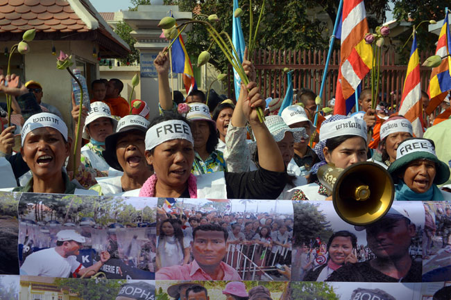 กัมพูชารวมตัวประท้วงให้ป